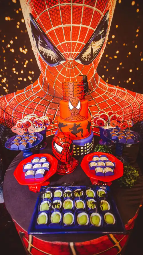 Gâteau Super-héros personnalisé pour anniversaire